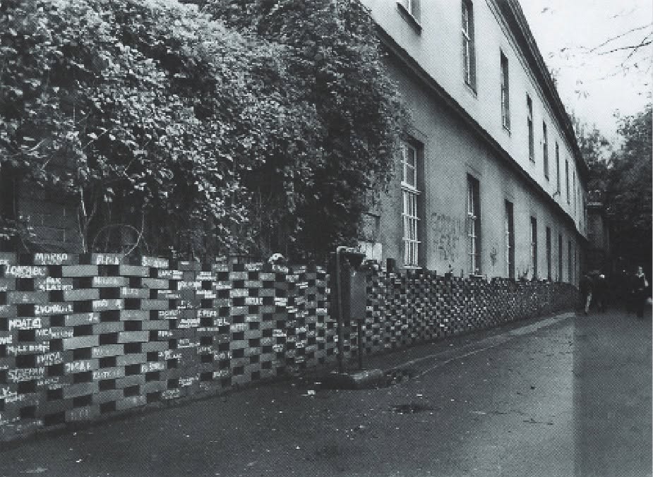 Selska cesta 1993.-2006. godine. Zid boli